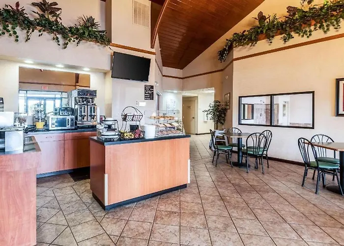 Econo Lodge Inn & Suites Middletown - Winchester South