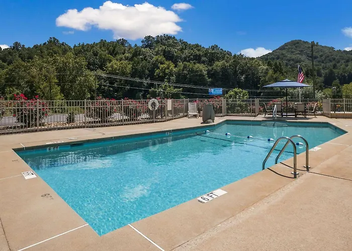 Clarion Pointe Sylva Near Cherokee Area