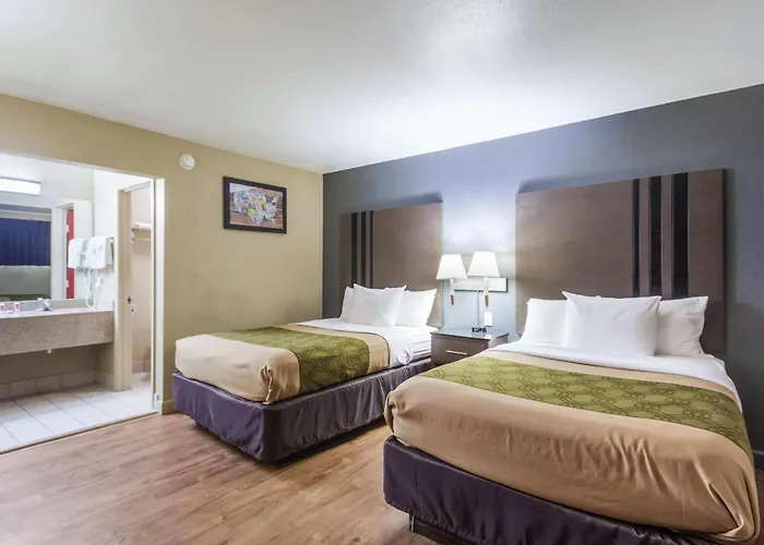 Econo Lodge Inn & Suites I-35 At Shawnee Mission