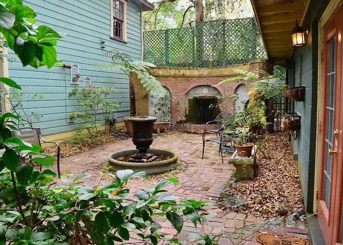 Magnolia Plantation & Cottages