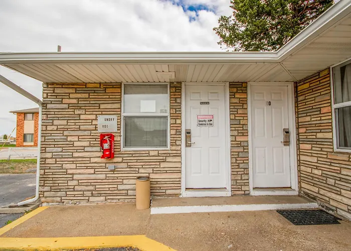 Oyo Travelier Motel