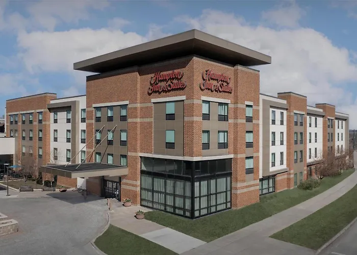 Hampton Inn & Suites Omaha-Downtown