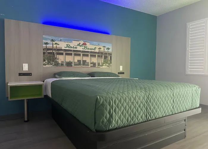 Hi-Way Host Motel