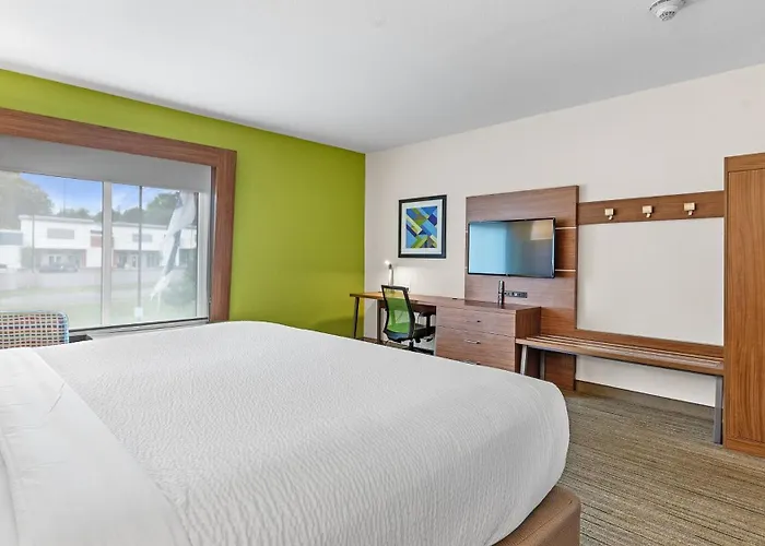 Holiday Inn Express & Suites Mobile - University Area By Ihg