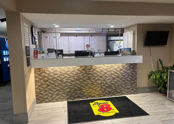 Super 8 By Wyndham Mundelein/Libertyville Area