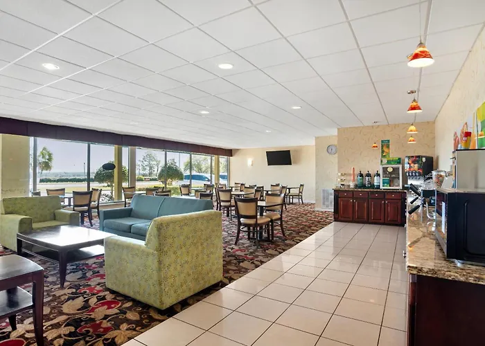 Quality Inn & Suites Near Lake Eufaula