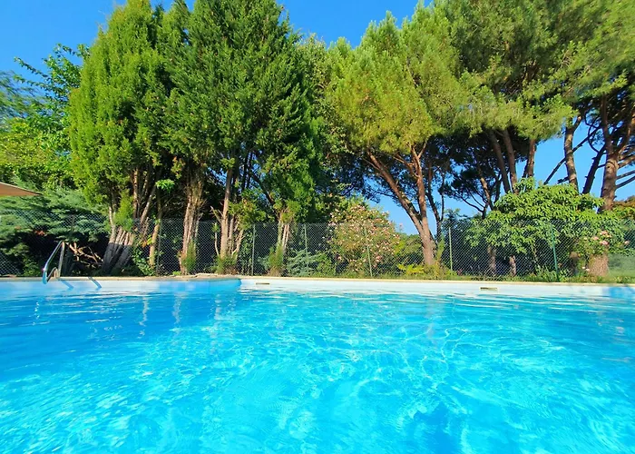 Logis Hotel Le Prince Noir Sérignac-sur-Garonne