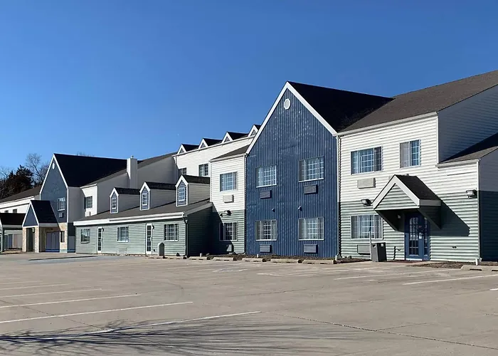 Days Inn & Suites By Wyndham Williamsburg Ia North