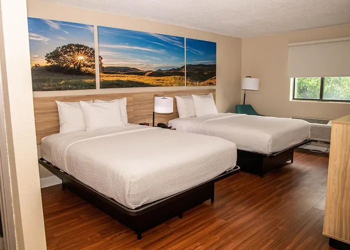Days Inn And Suites By Wyndham , In