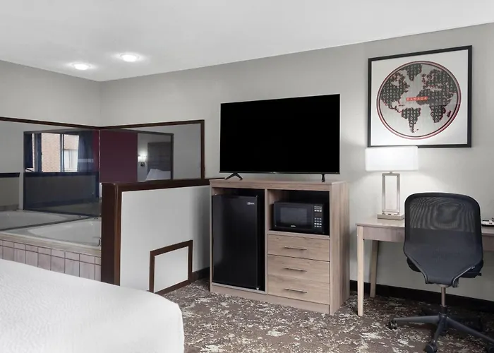 Ramada By Wyndham Cedar Rapids South