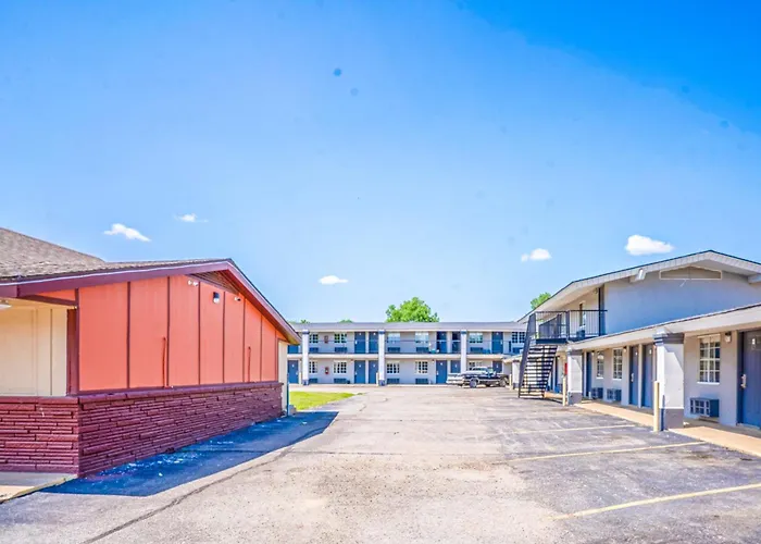 Deluxe Inn & Suites By Oyo Miami Ok