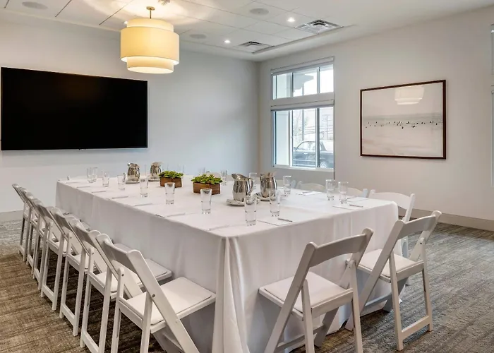 Cambria Hotel Calabasas - Malibu