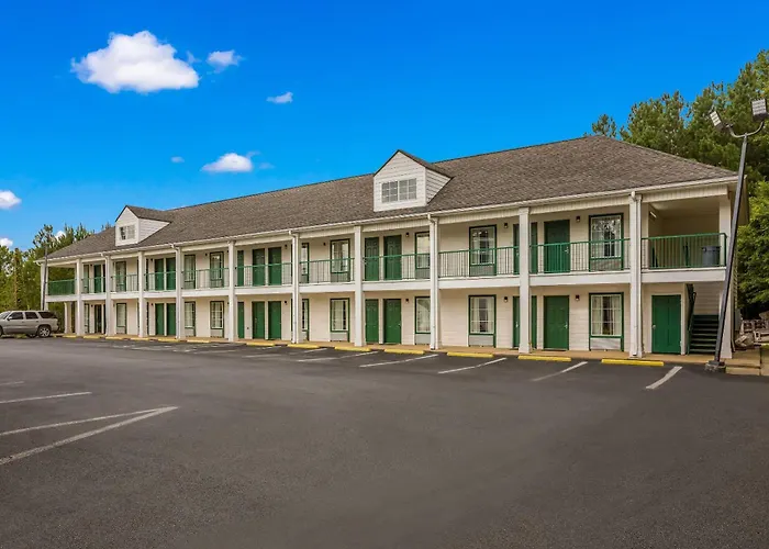 Quality Inn & Suites Greensboro Near Lake Oconee
