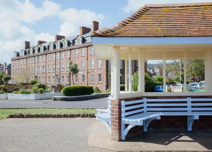 Foxes Hotel & Academy