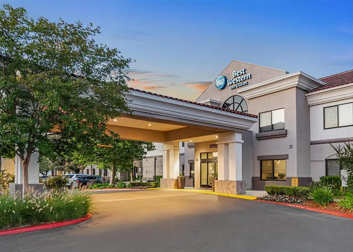 Best Western Valencia/Six Flags Inn & Suites