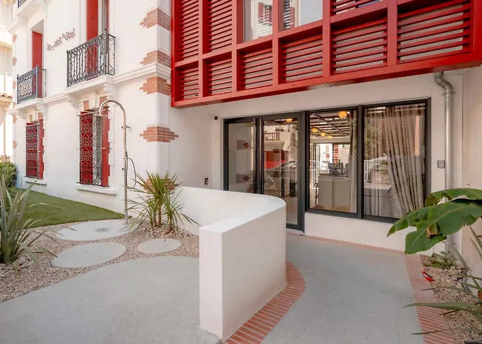 Le Petit Hotel