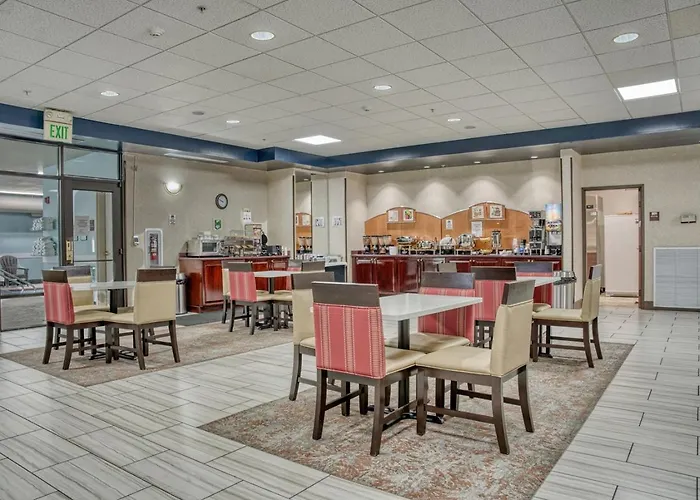 Evergreen Inn & Suites Monroe