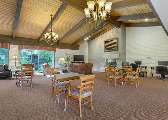 Best Western Plus Arroyo Roble Hotel & Creekside Villas