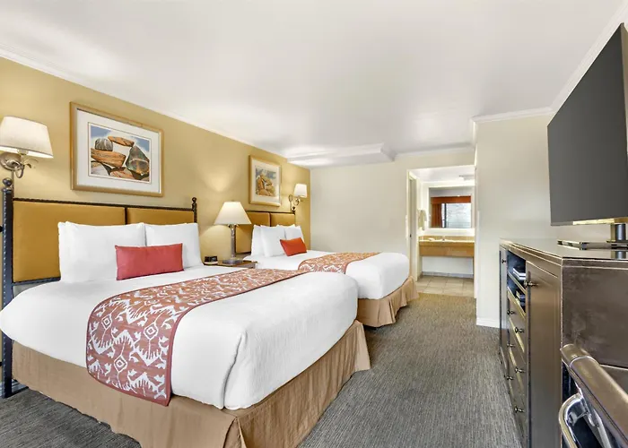 Best Western Plus Arroyo Roble Hotel & Creekside Villas