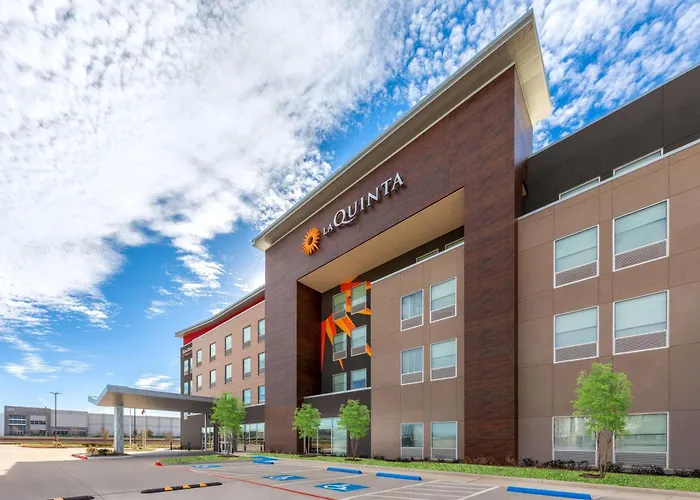 La Quinta Inn & Suites By Wyndham Desoto