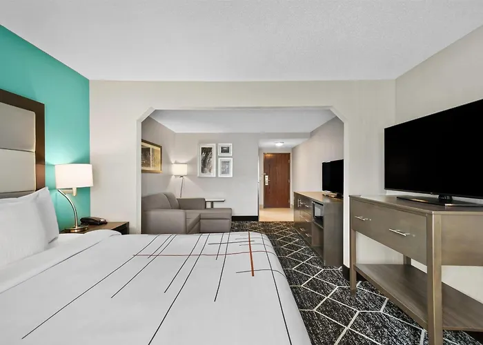 Webster Dog Friendly Hotels
