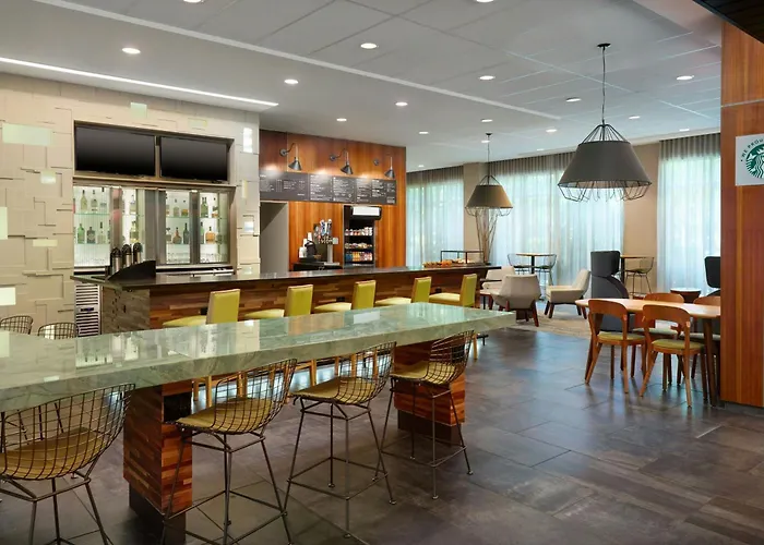 Courtyard By Marriott Atlanta Alpharetta/Avalon Area