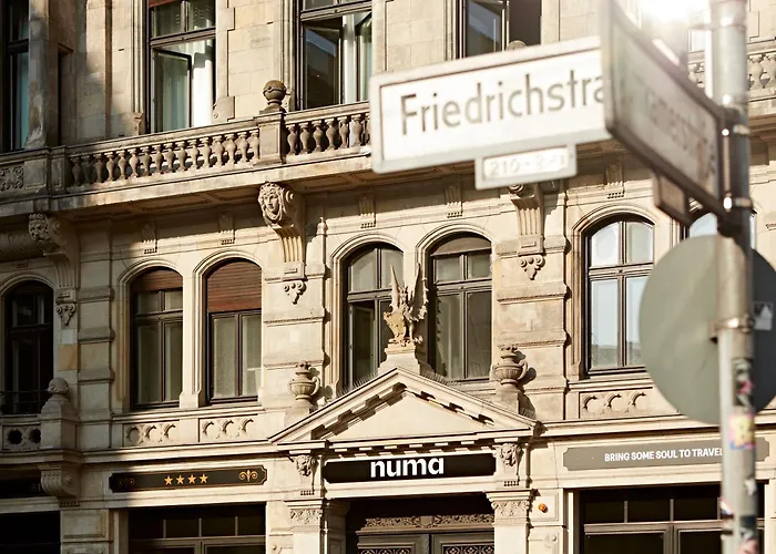 Numa Berlin Checkpoint Charlie