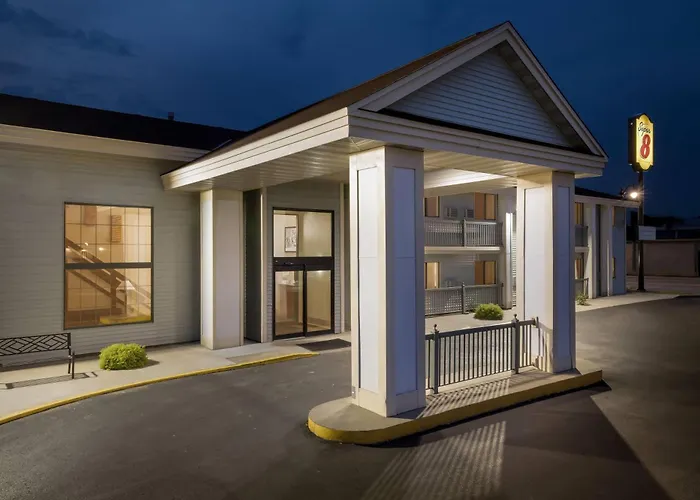 Super 8 By Wyndham La Crosse