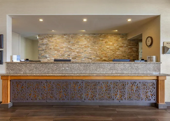 Best Western Plus A Wayfarer'S Inn & Suites