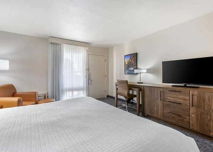 Best Western Plus A Wayfarer'S Inn & Suites
