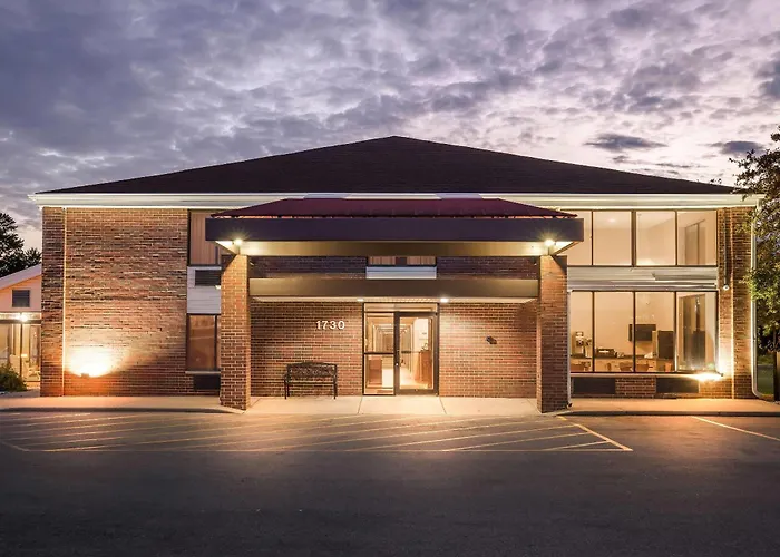 Super 8 By Wyndham Watertown Wi