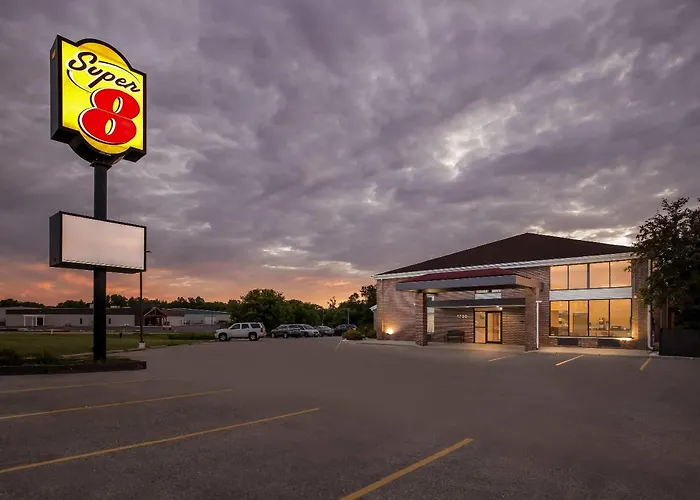 Super 8 By Wyndham Watertown Wi
