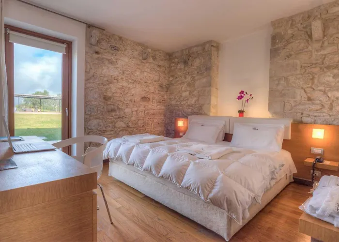 New Villa Carlotta