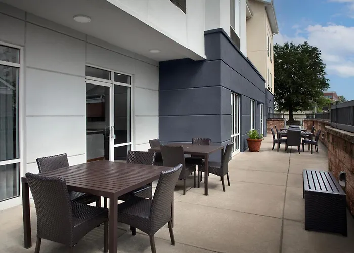 Fairfield Inn & Suites By Marriott Rogers