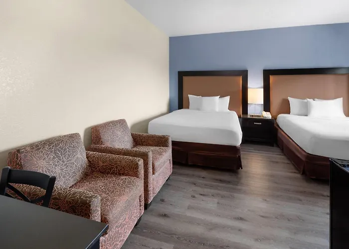 Days Inn By Wyndham Mackinaw City - Bridgeview Area