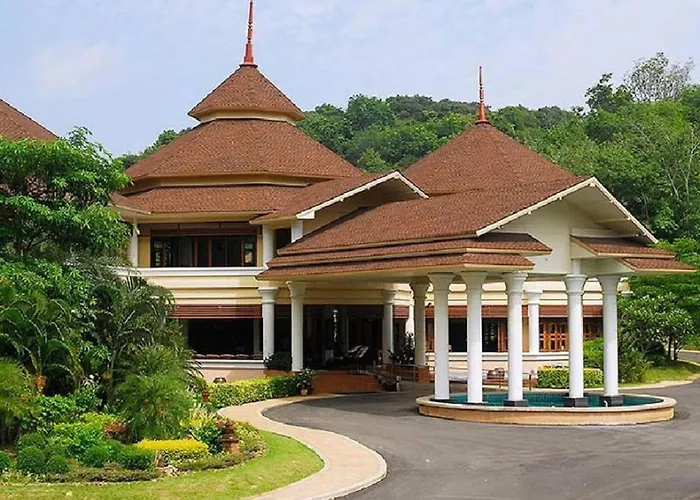 Hotel And Beach Bungalow At Lanta Resort