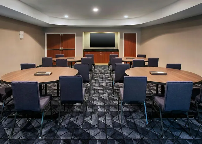 Courtyard By Marriott Paramus