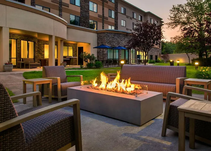 Courtyard By Marriott Paramus