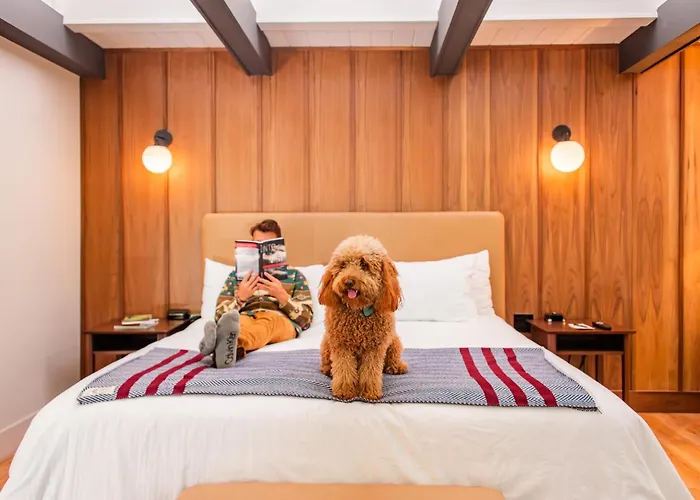 Historic Rocky Waters Inn, A Small Luxury Hotel