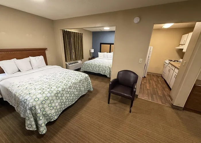 Hometowne Studios & Suites By Red Roof Greensboro