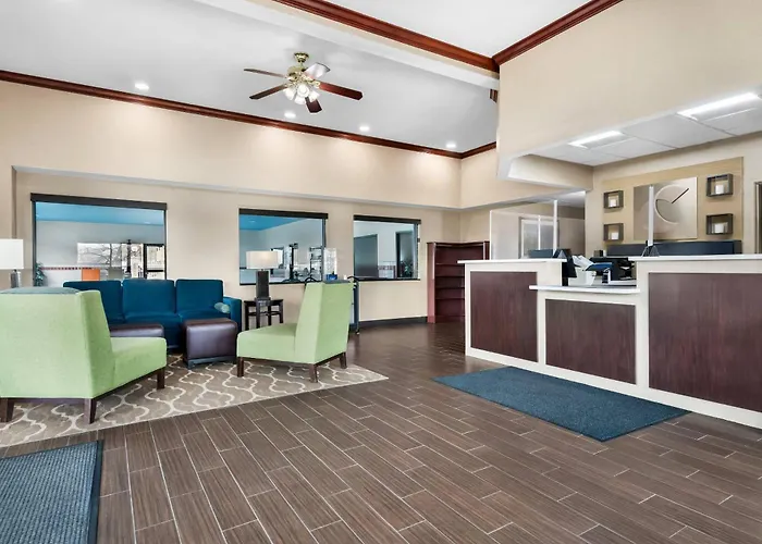 Comfort Inn & Suites North East