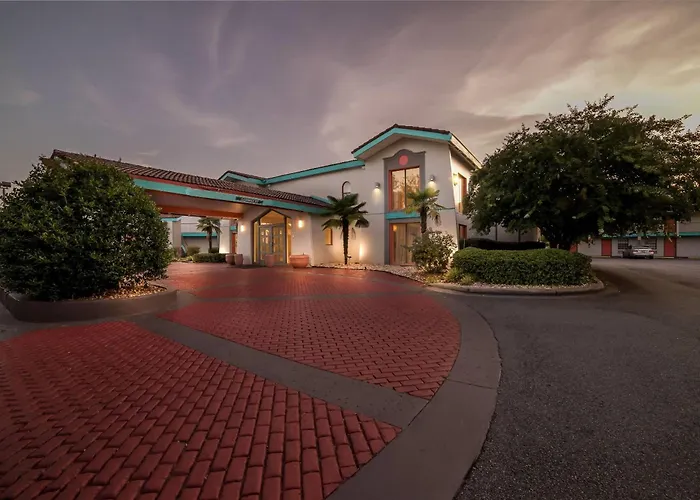 Howard Johnson By Wyndham Columbus Fort Moore