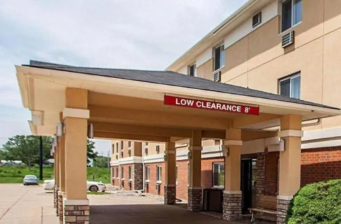 Quality Inn & Suites Davenport Near I-80