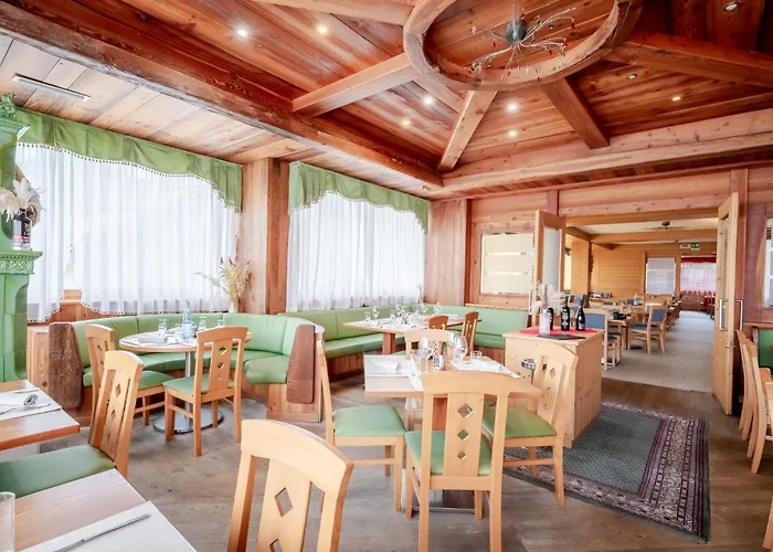 Hotel Alpine Mugon Vason