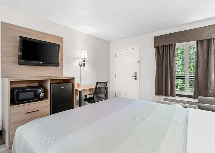 Quality Inn & Suites Sunport Airport Albuquerque
