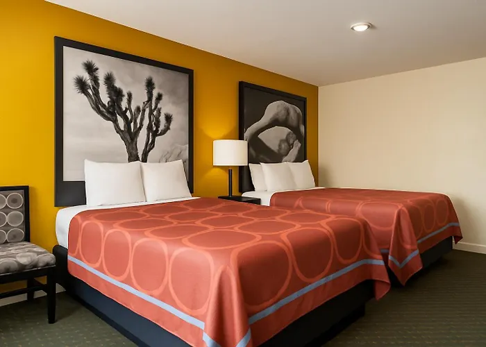Super 8 By Wyndham Bakersfield South Ca Motel