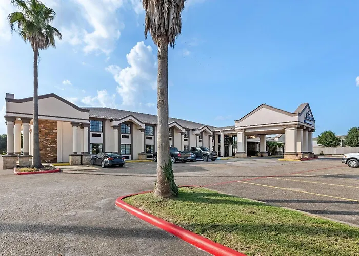 Baymont By Wyndham - Groves Area