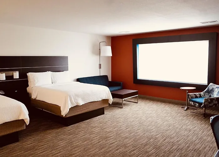 Holiday Inn Express & Suites - Aurora Medical Campus By Ihg