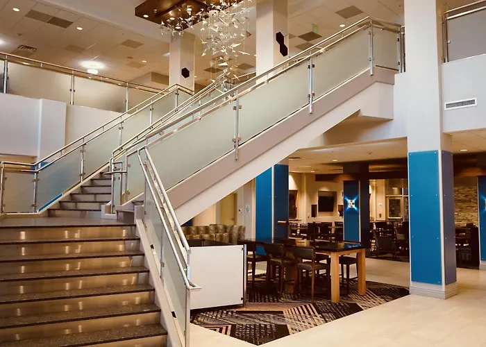 Holiday Inn Express & Suites - Aurora Medical Campus By Ihg