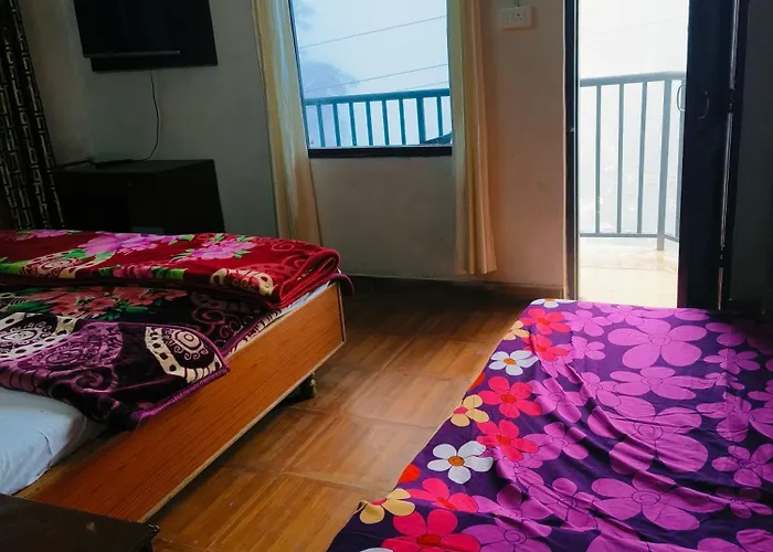 Hotel Holiday Plaza Dalhousie - Near Ghandhi Chowk Mall Road